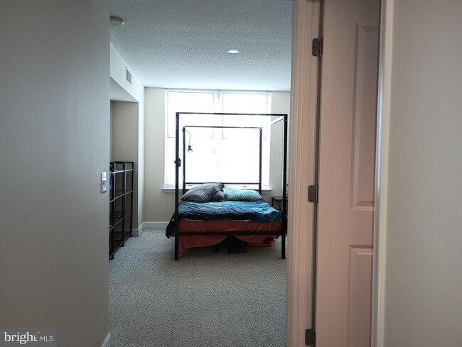 Building Photo - 11800 Sunset Hills Rd