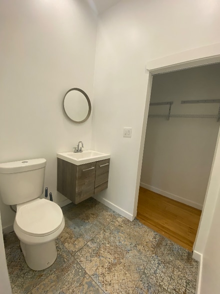 Building Photo - 4406 Lancaster Ave