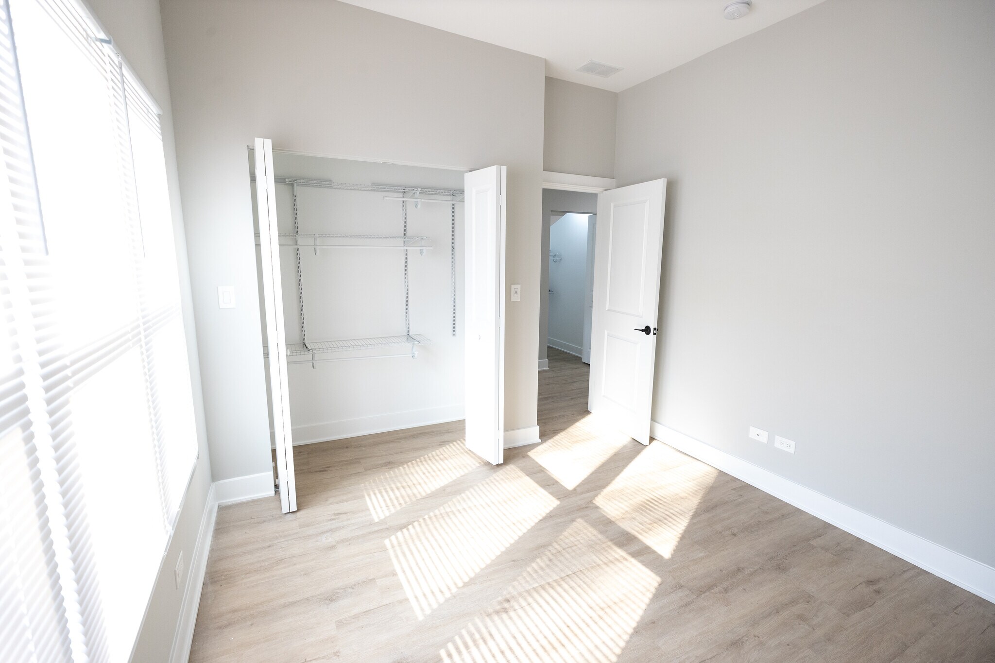 Building Photo - 2175 N Maplewood Ave