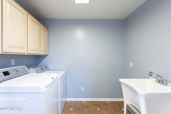 Building Photo - 414 Bury Ct