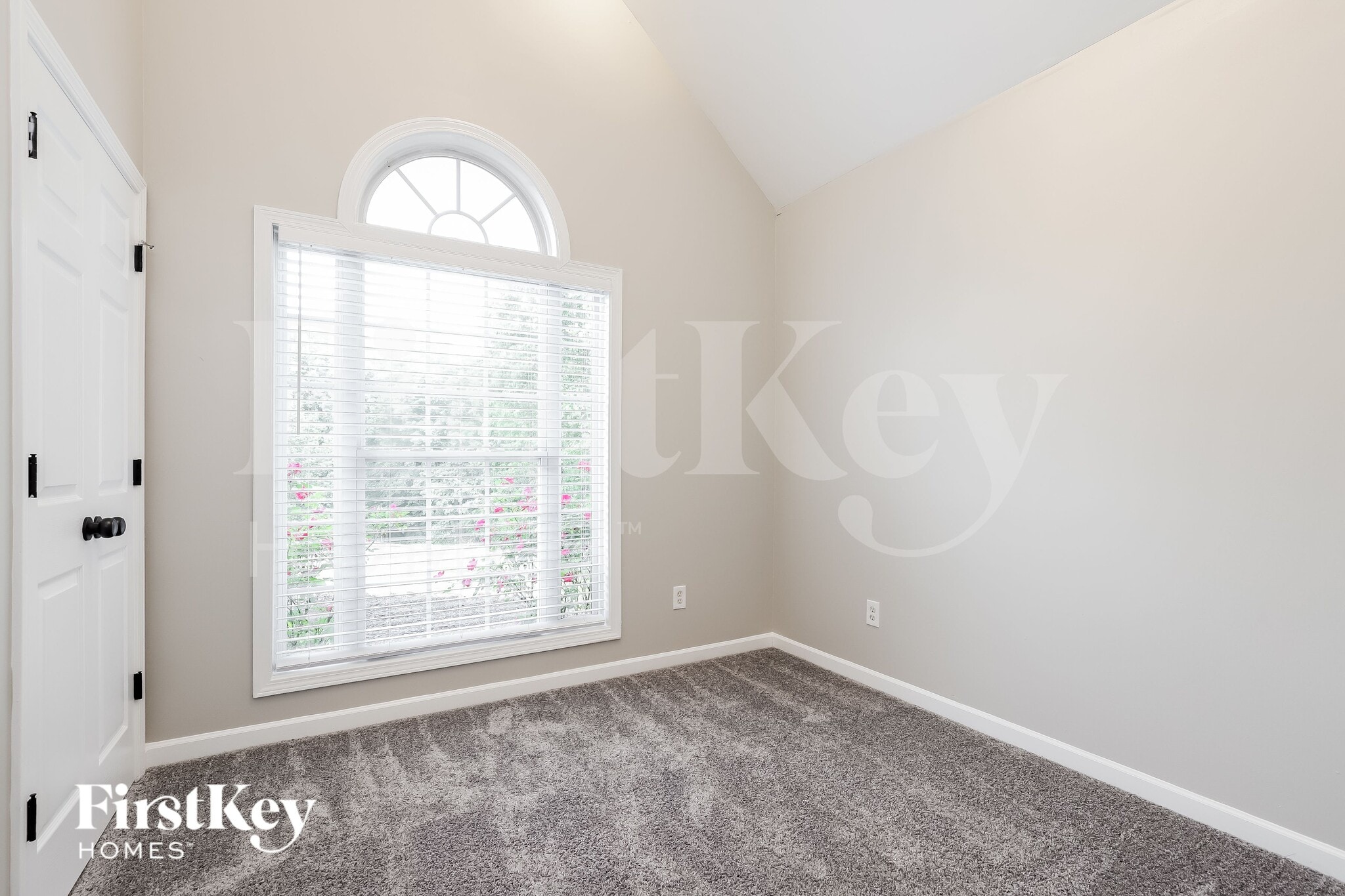 Building Photo - 660 Rosebud Ln