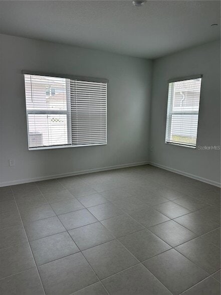 Building Photo - 1987 Stake Out Wy