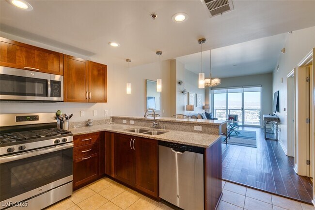 Building Photo - 150 S Las Vegas Blvd