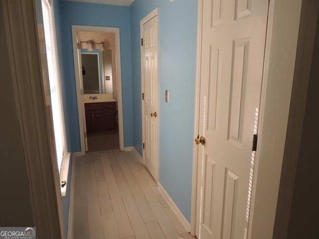 Building Photo - 492 Stonemill Manor