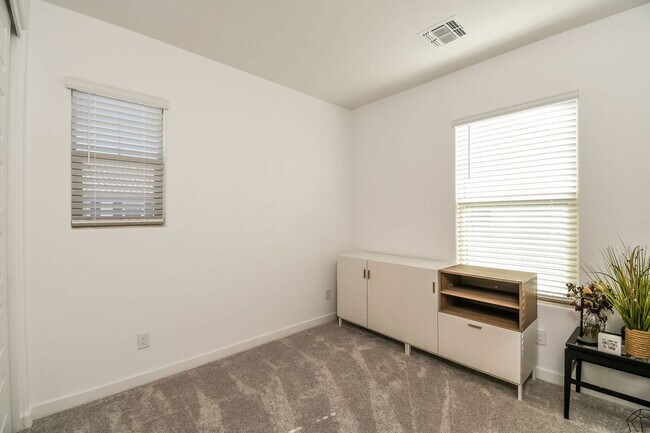 Building Photo - 9922 E Wavelength Ave