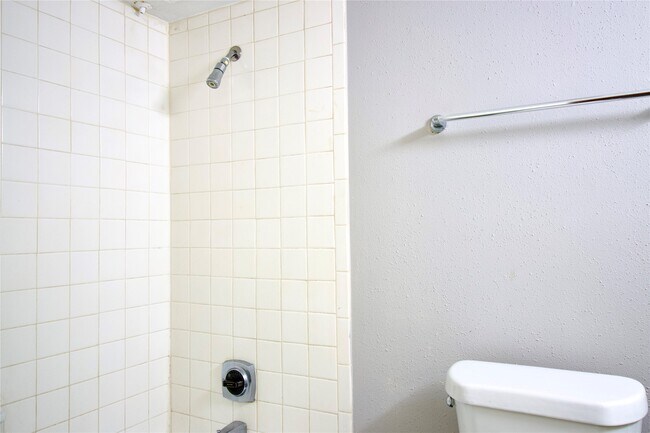 Building Photo - 16120 Stuebner Airline Rd