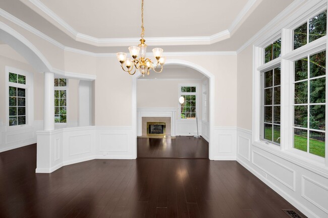 Building Photo - Large 4 Bedroom Home in Marymoor Hill