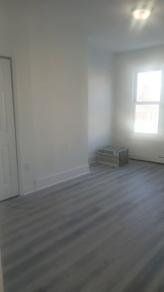 Building Photo - 954 E Grand St