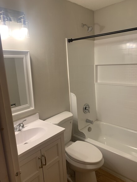 Bathroom - 886 Raymond Dr