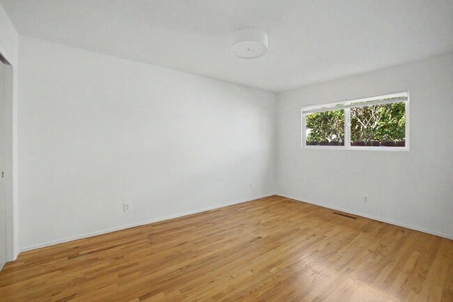 Building Photo - Rare 3 Bed, 2 Bath Home in Upper Seaside Cul-de-Sac with Spacious Yard