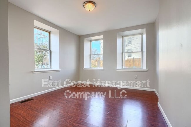 Building Photo - 2860 W Baltimore St