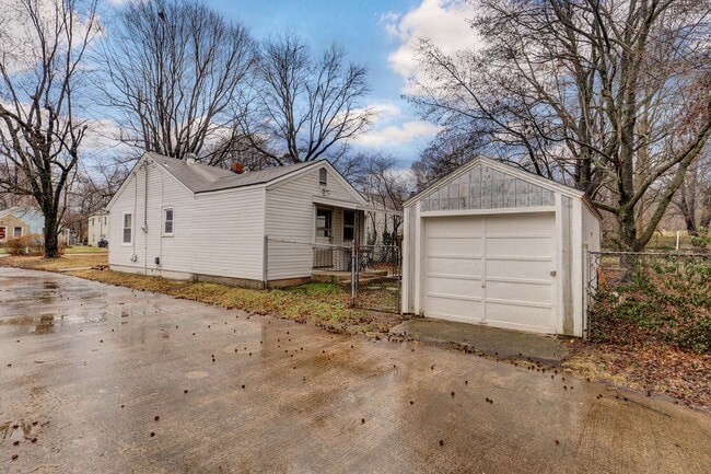 Building Photo - Charming 2 Bed | 1 Bath Home with Updated Interior