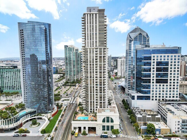 Building Photo - 700 W E St