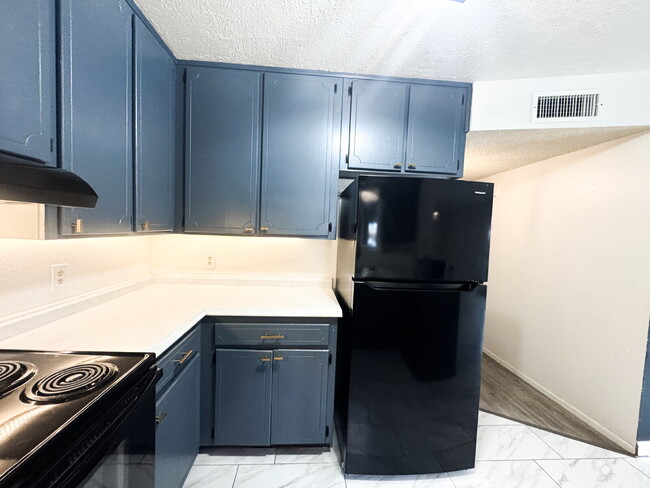 Building Photo - "Pool Home in the Center of Yuma!"