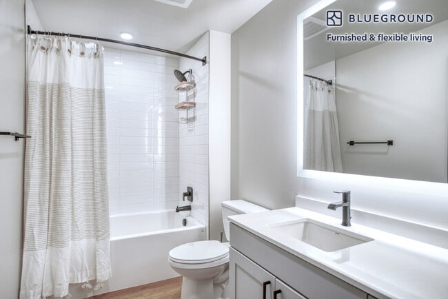 Building Photo - 140 W 10th Ave