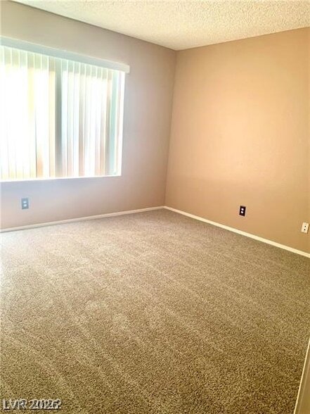 Building Photo - 1575 W Warm Springs Rd