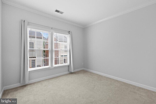 Building Photo - 271 Murtha St