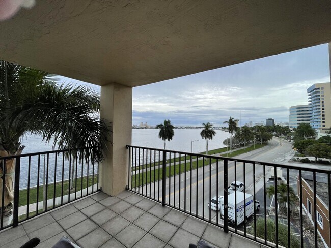 Building Photo - 1801 N Flagler Dr