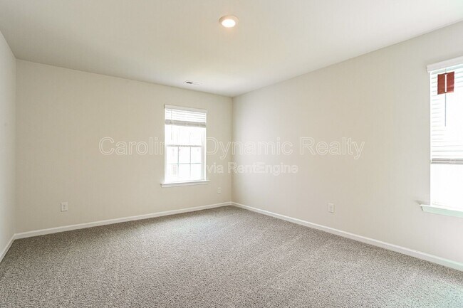 Building Photo - 1365 37th Ave Lane NE