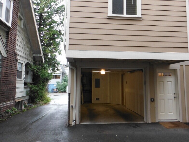 Building Photo - 4218A 7th Ave NE
