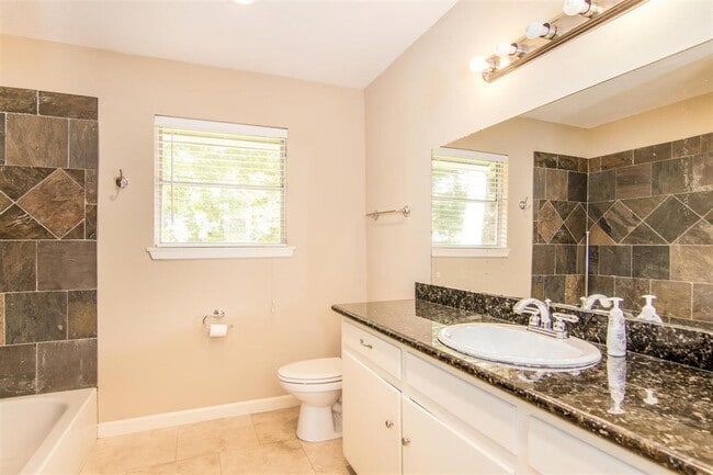 Building Photo - 9115 Highcrest Dr
