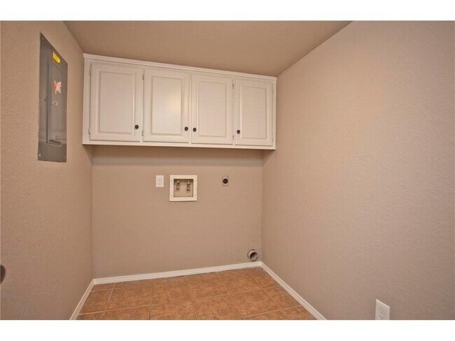 Building Photo - 14 Shakespeare Dr