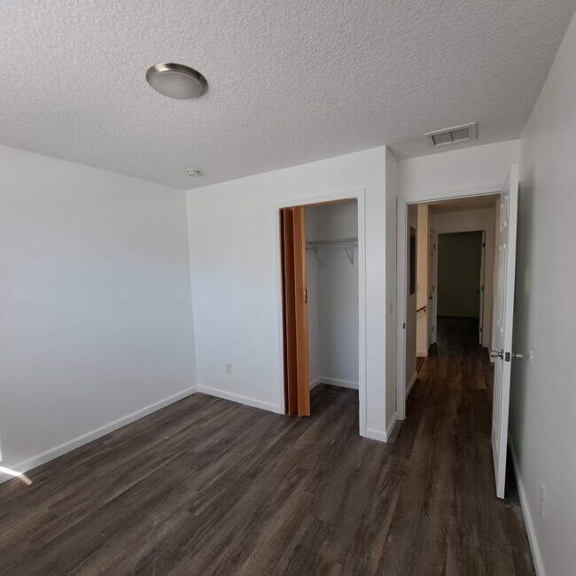 Building Photo - 1987 Erline Dr