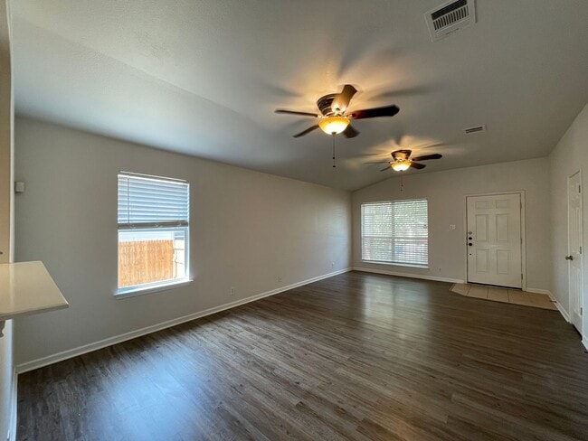 Building Photo - 129 Crane Crest Dr