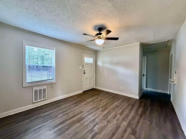 Building Photo - 4943 Buford Ave