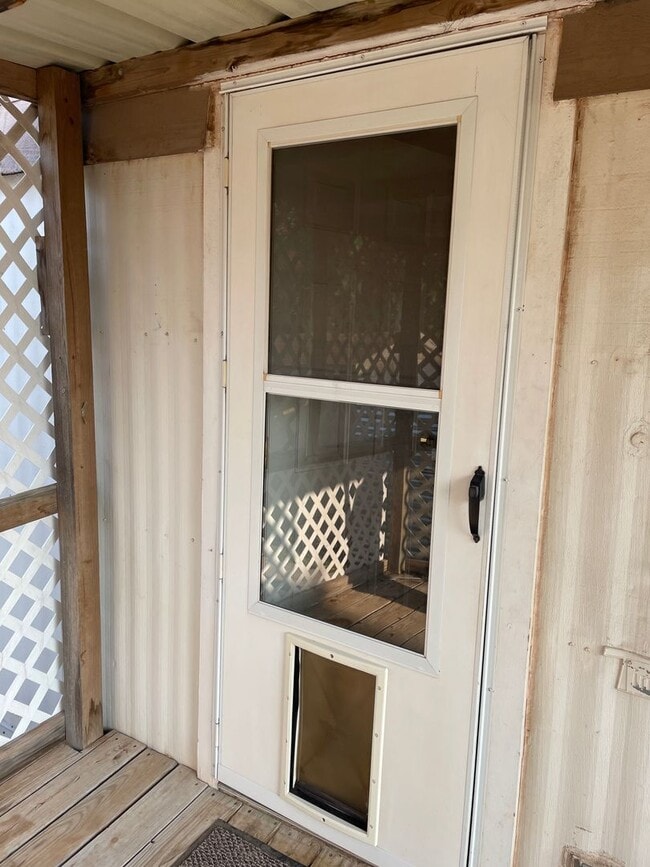 Building Photo - 2 bed 1 bath trailer house