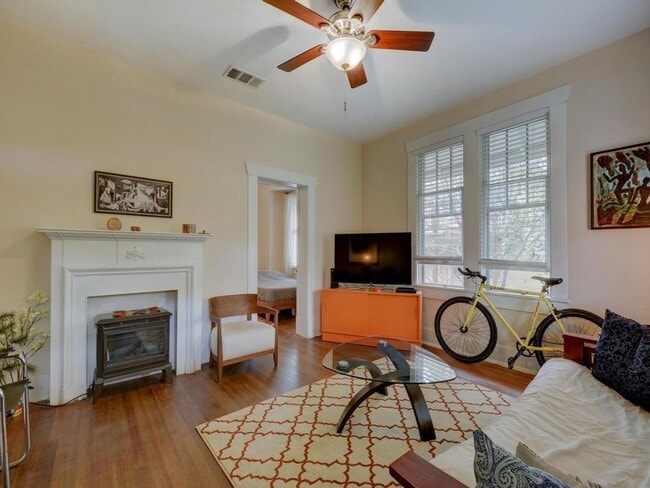 Building Photo - 601 Bellevue Pl