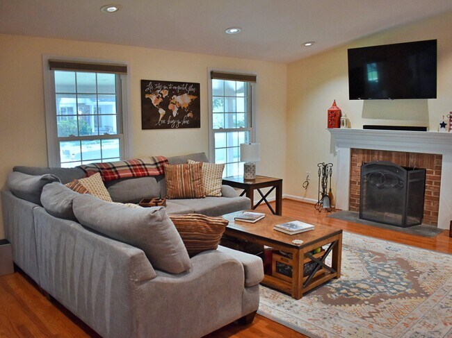 Building Photo - 8097 Winding Way Ct