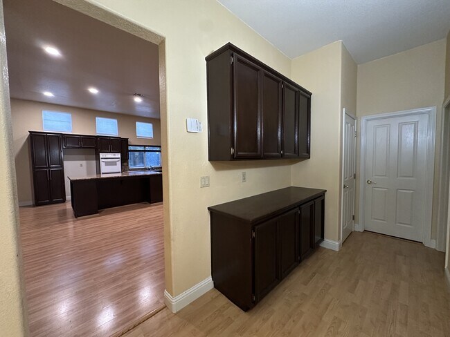 Building Photo - 351 Seaton Dr