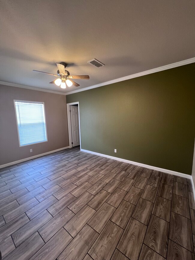 Building Photo - 1124 Schneider Rd