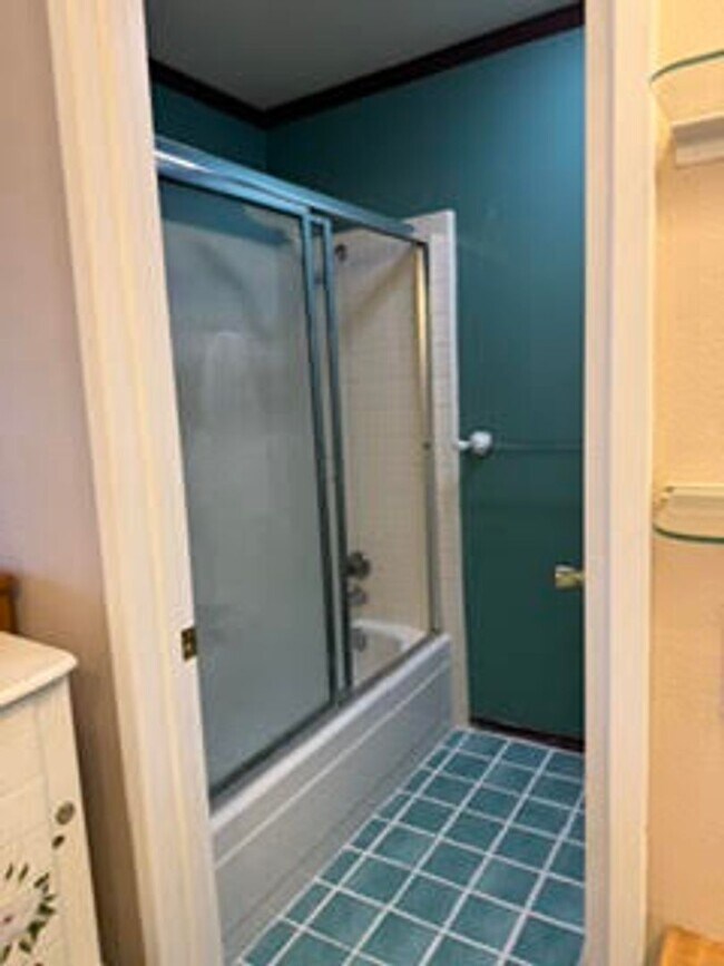 Building Photo - Spacious 3 Bedroom La Crescenta Home!