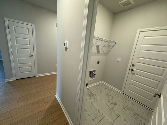 Building Photo - MOVE IN SPECIAL for Clift Farm home WITH F...