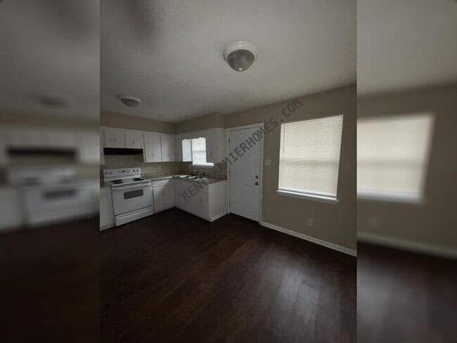 Building Photo - 1908 Kelly Dr