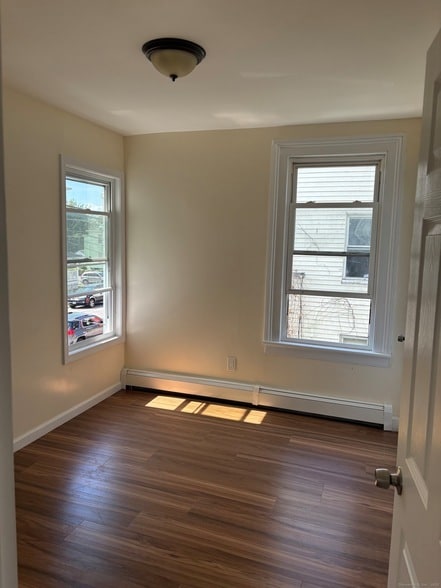 Building Photo - 219 Newfield Ave