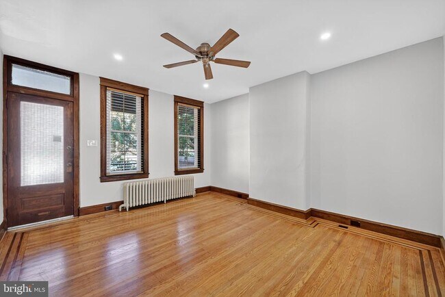 Primary Photo - 3560 New Queen St