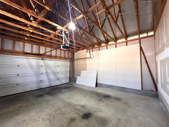 Building Photo - 1020 Nevarez