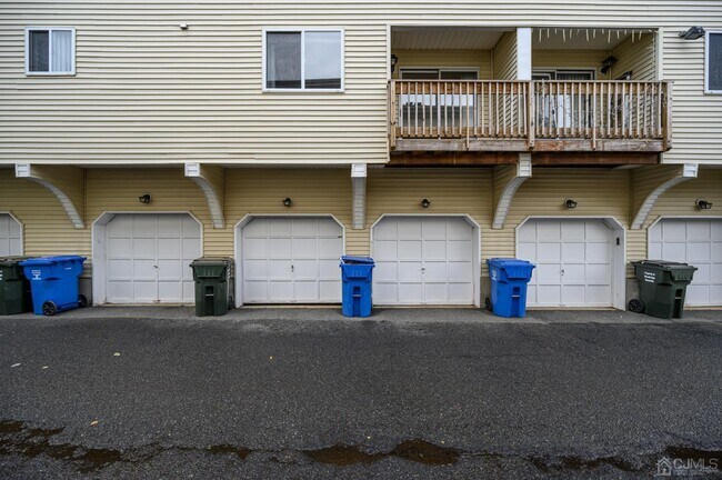 Building Photo - 2902 Madaline Dr