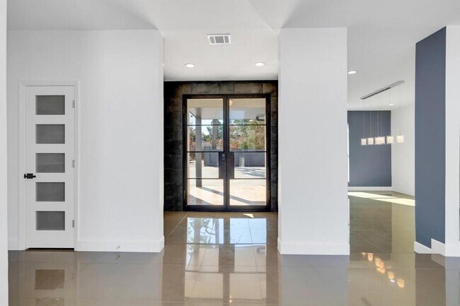 Building Photo - 12564 Memorial Dr