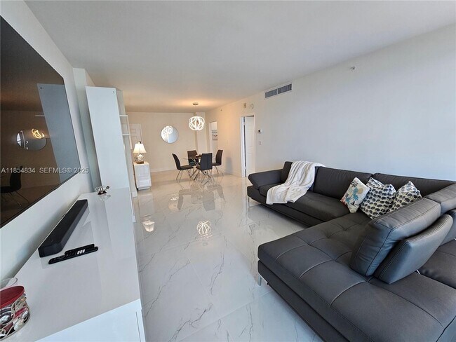 Building Photo - 2501 S Ocean Dr