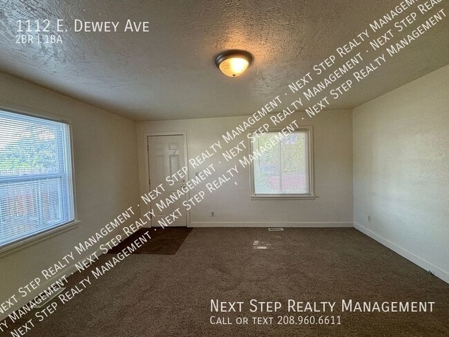 Building Photo - 1112 E Dewey Ave