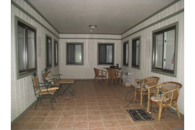 Building Photo - Royal Heights