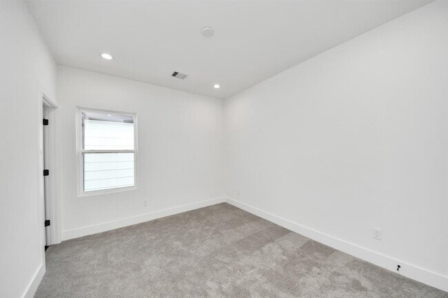 Building Photo - 107 Frawley St