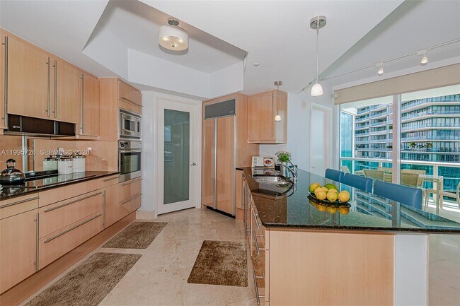 Building Photo - 1000 South Pointe Dr