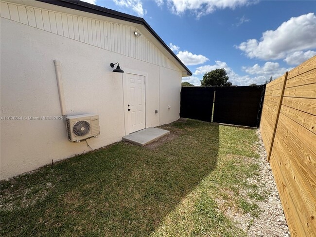 Building Photo - 29904 SW 148th Ave