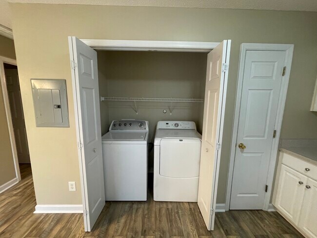 Building Photo - 119 Tillett Ln