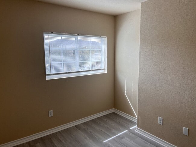 Building Photo - Luxury Townhome in Selma!